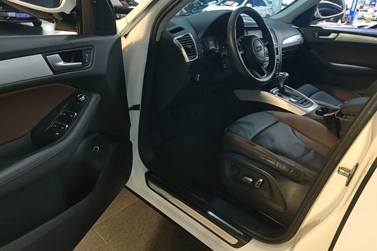 Used Audi Q5 2017 Plus 40 TFSI Technology Model Driver Seat