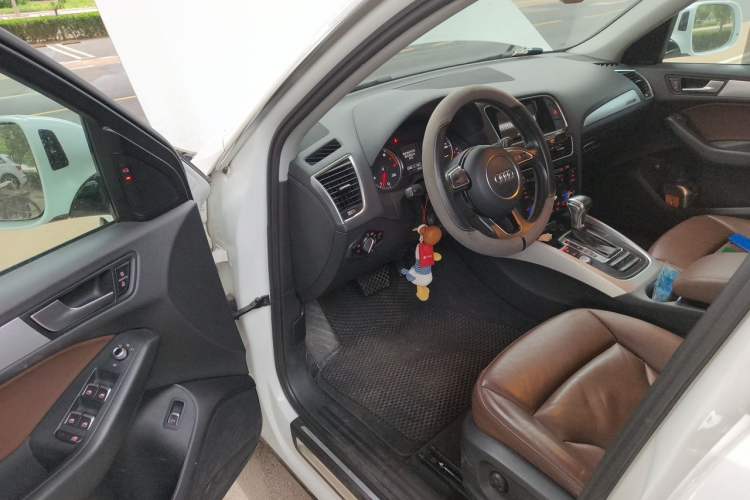 Used Audi Q5 2017 40 TFSI Technology Edition Driver Seat