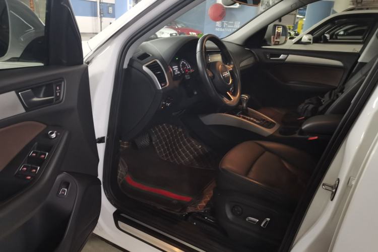 Used Audi Q5 2017 Plus 40 TFSI Ambition Model Driver Seat