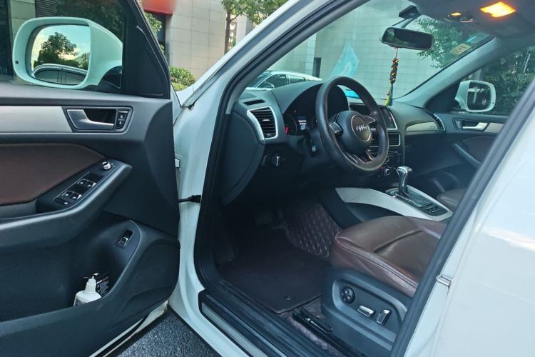 Used Audi Q5 2017 40 TFSI Ambition Edition Driver Seat