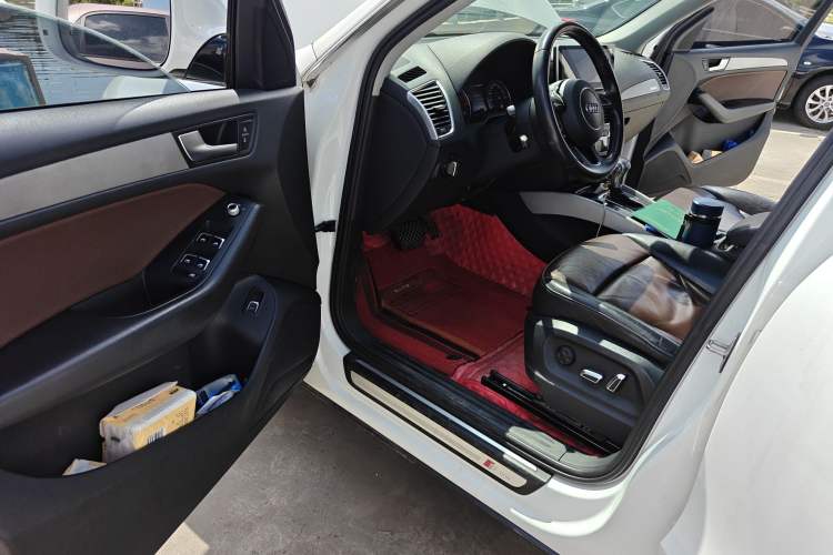 Used Audi Q5 2017 Plus 40 TFSI Ambition Model Driver Seat