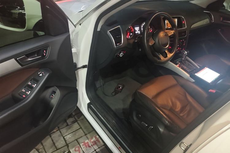 Used Audi Q5 2017 Plus 40 TFSI Ambition Model Driver Seat