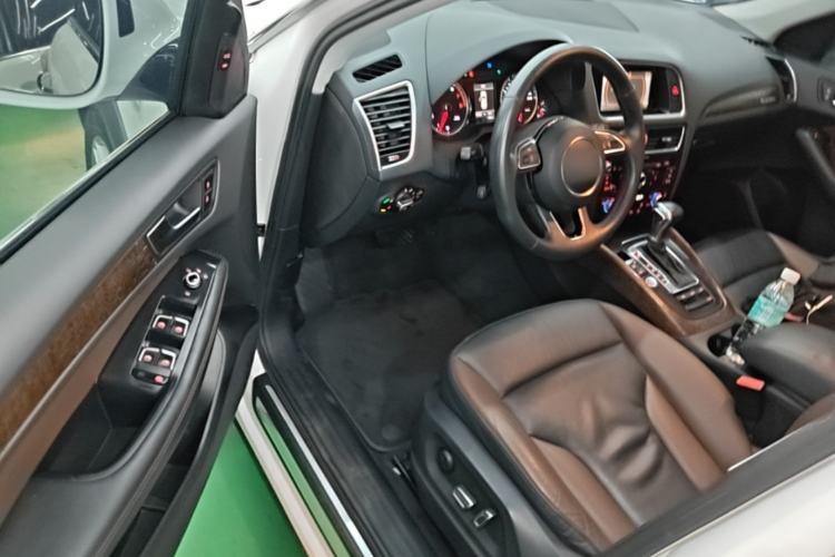 Used Audi Q5 2017 Plus 40 TFSI Technology Model Driver Seat