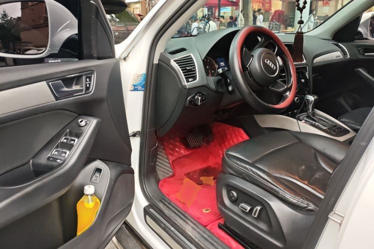 Used Audi Q5 2017 Plus 40 TFSI Ambition Model Driver Seat