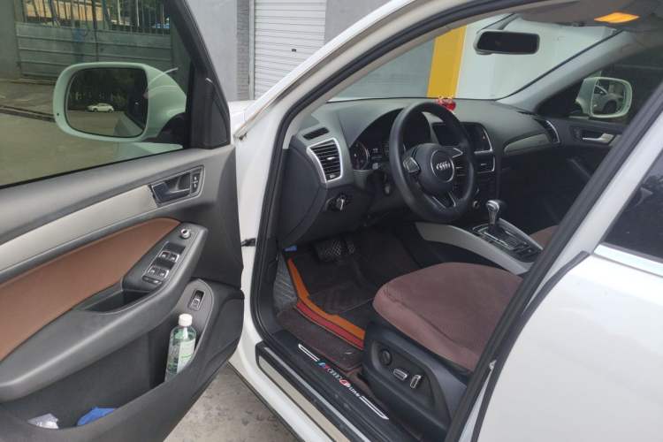 Used Audi Q5 2017 Plus 40 TFSI Ambition Model Driver Seat