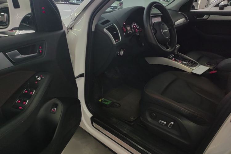 Used Audi Q5 2017 Plus 40 TFSI Technology Model Driver Seat