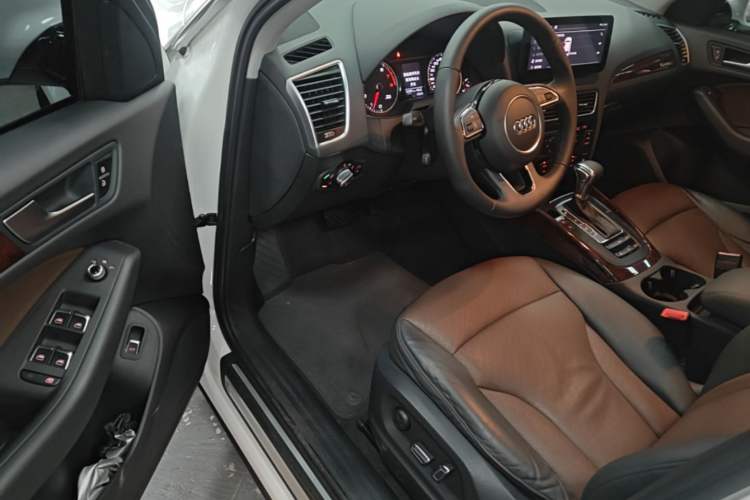 Used Audi Q5 2017 40 TFSI Ambition Edition Driver Seat