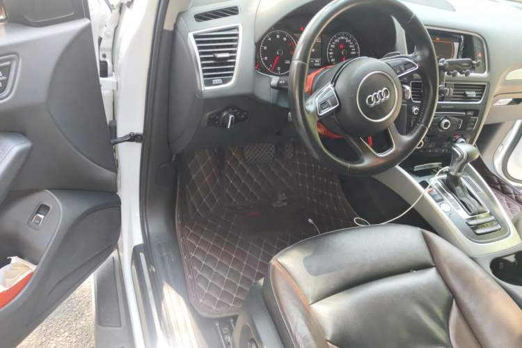 Used Audi Q5 2017 40 TFSI Technology Edition Driver Seat