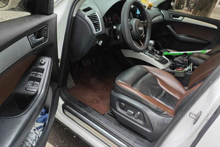 Used Audi Q5 2017 Plus 40 TFSI Technology Model Driver Seat