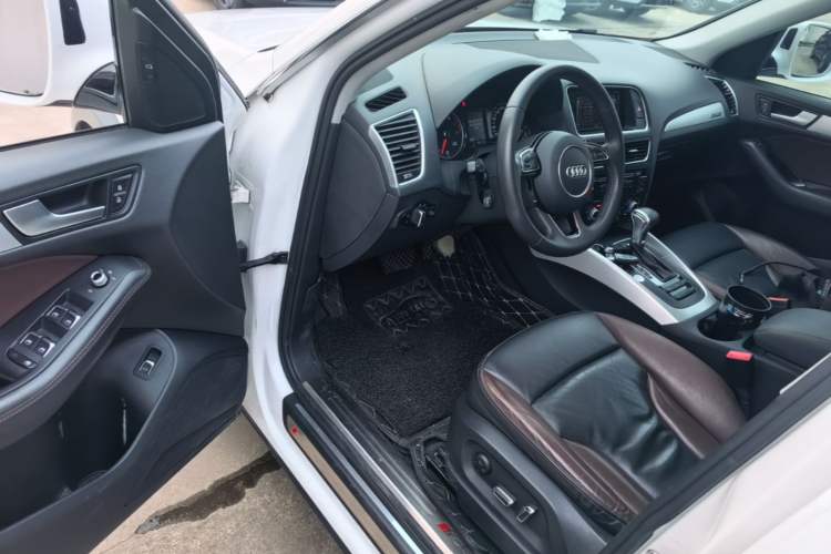 Used Audi Q5 2017 Plus 40 TFSI Technology Model Driver Seat