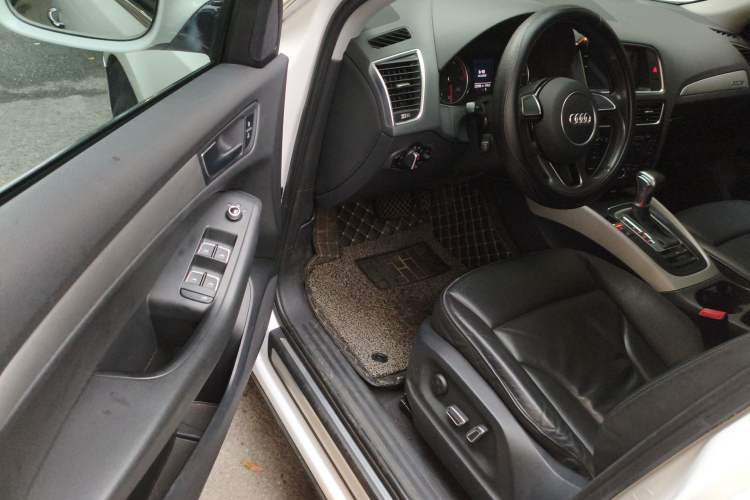 Used Audi Q5 2017 40 TFSI Ambition Edition Driver Seat