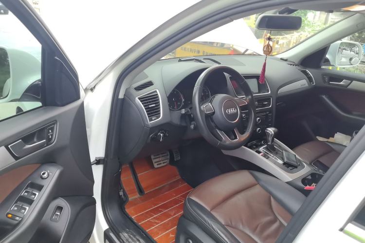 Used Audi Q5 2017 Plus 40 TFSI Ambition Model Driver Seat