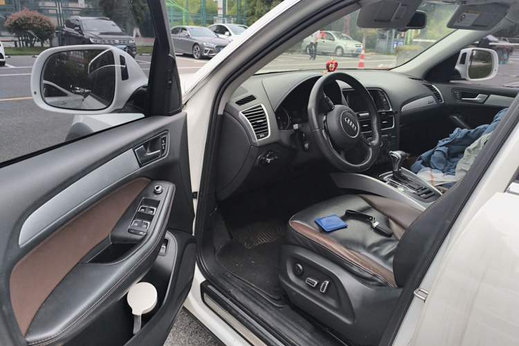 Used Audi Q5 2017 Plus 40 TFSI Technology Model Driver Seat