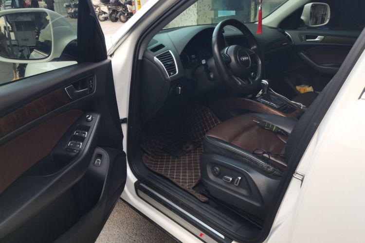 Used Audi Q5 2017 Plus 40 TFSI Ambition Model Driver Seat