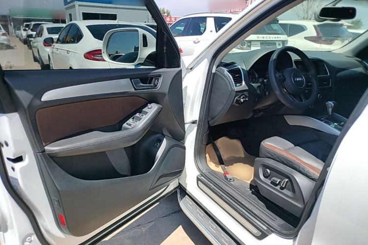 Used Audi Q5 2017 Plus 40 TFSI Technology Model Driver Seat