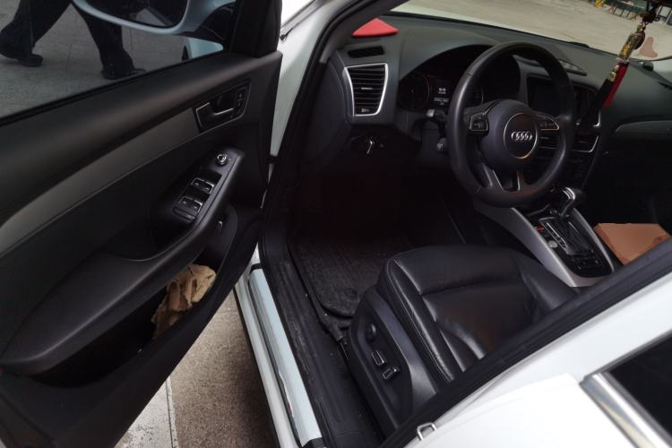Used Audi Q5 2017 Plus 40 TFSI Ambition Model Driver Seat