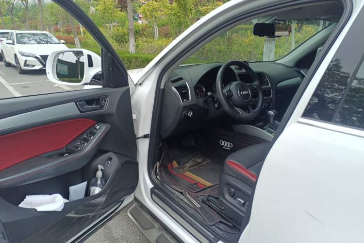 Used Audi Q5 2017 Plus 40 TFSI Technology Model Driver Seat