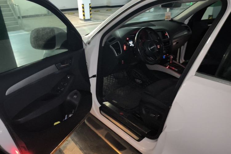 Used Audi Q5 2017 40 TFSI Ambition Edition Driver Seat