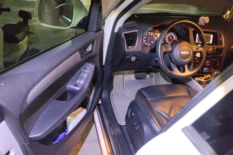 Used Audi Q5 2017 Plus 40 TFSI Ambition Model Driver Seat