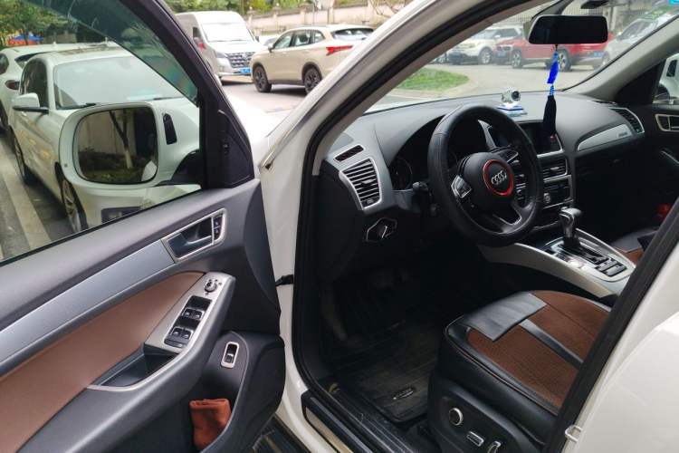 Used Audi Q5 2017 40 TFSI Technology Edition Driver Seat