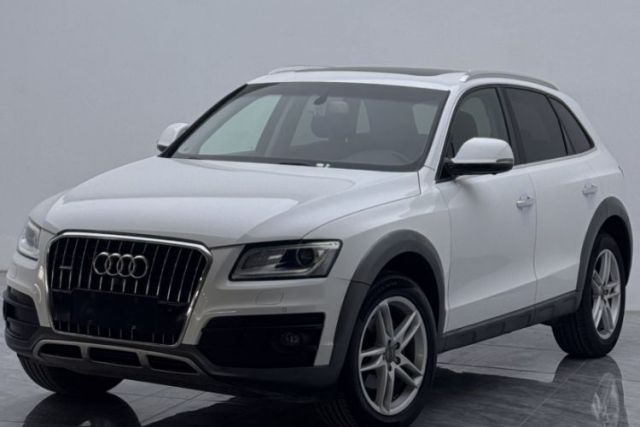 Used Audi Q5 2017 Plus 40 TFSI Comfort Model
