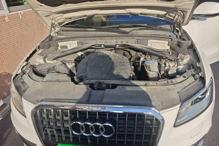 Used Audi Q5 2017 Plus 40 TFSI Ambition Model Engine Bay