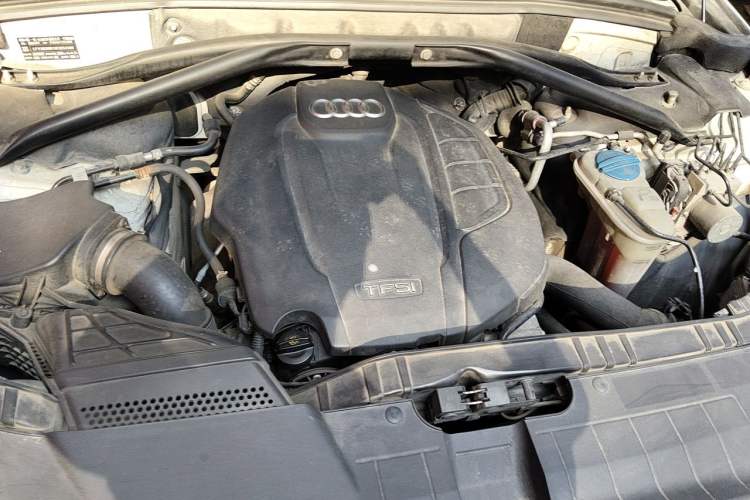 Used Audi Q5 2017 Plus 40 TFSI Ambition Model Engine Bay