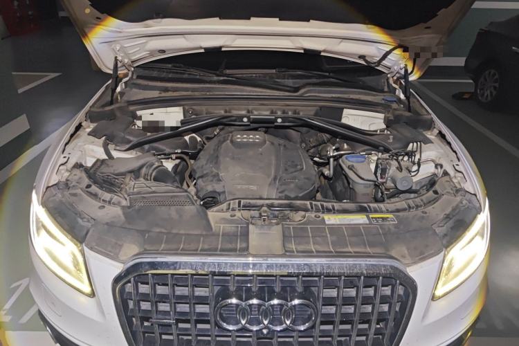 Used Audi Q5 2017 Plus 40 TFSI Ambition Model Engine Bay