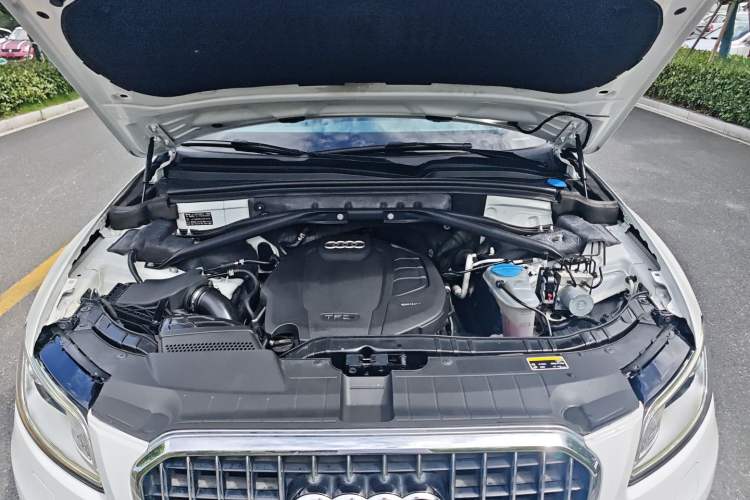 Used Audi Q5 2017 40 TFSI Technology Edition Engine Bay
