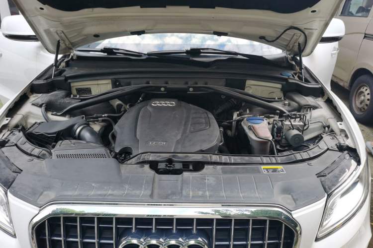 Used Audi Q5 2017 Plus 40 TFSI Ambition Model Engine Bay