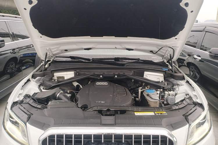 Used Audi Q5 2017 40 TFSI Comfort Model Engine Bay