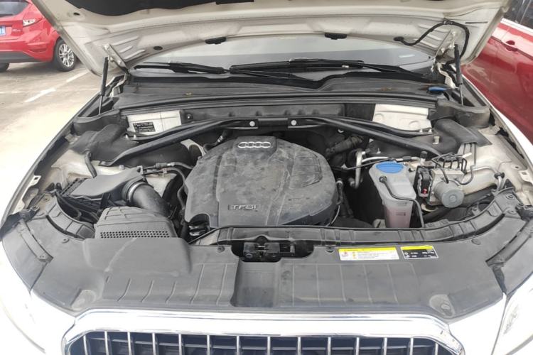 Used Audi Q5 2017 Plus 40 TFSI Ambition Model Engine Bay