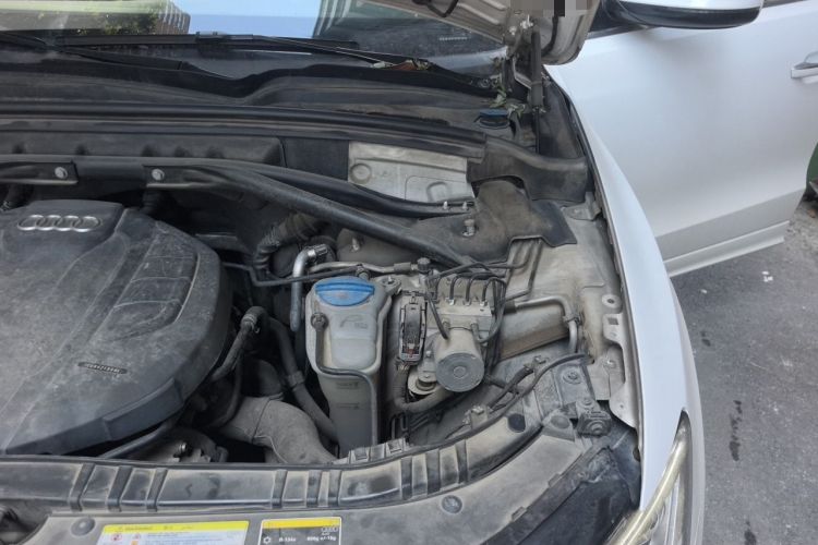 Used Audi Q5 2017 Plus 40 TFSI Ambition Model Engine Bay Left