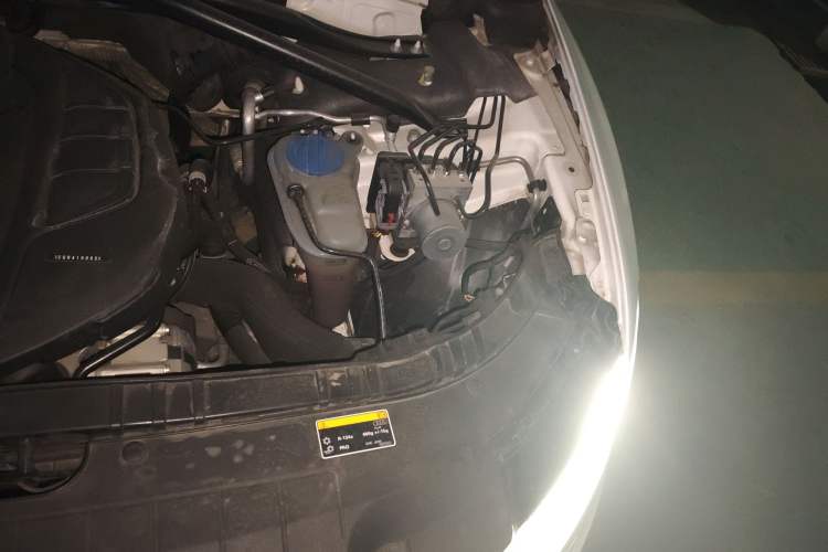 Used Audi Q5 2017 Plus 40 TFSI Ambition Model Engine Bay Left