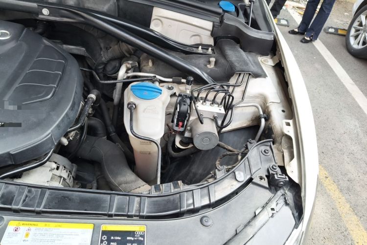 Used Audi Q5 2017 Plus 40 TFSI Ambition Model Engine Bay Left