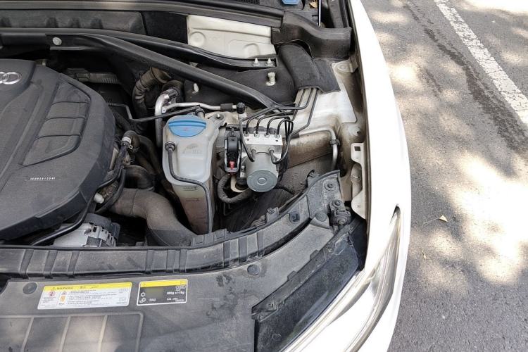 Used Audi Q5 2017 40 TFSI Technology Edition Engine Bay Left