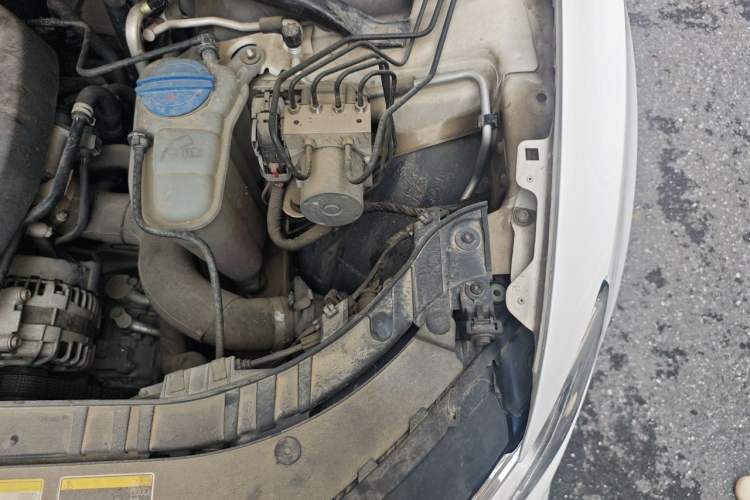 Used Audi Q5 2017 Plus 40 TFSI Ambition Model Engine Bay Left