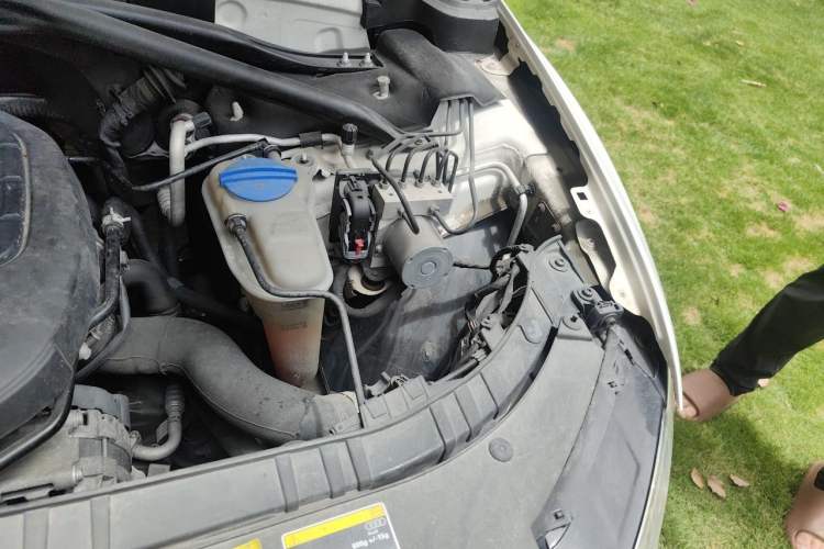 Used Audi Q5 2017 Plus 40 TFSI Ambition Model Engine Bay Left