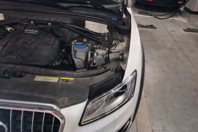 Used Audi Q5 2017 Plus 40 TFSI Technology Model Engine Bay Left