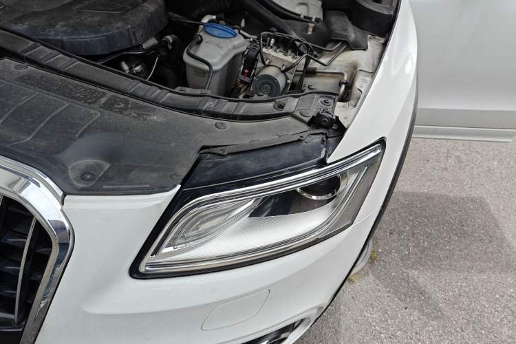 Used Audi Q5 2017 Plus 40 TFSI Ambition Model Engine Bay Left