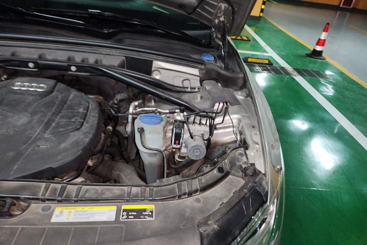 Used Audi Q5 2017 Plus 40 TFSI Ambition Model Engine Bay Left