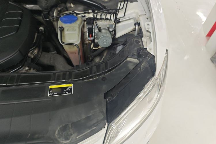 Used Audi Q5 2017 Plus 40 TFSI Ambition Model Engine Bay Left