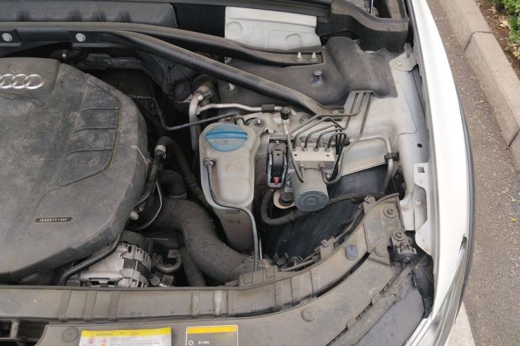 Used Audi Q5 2017 Plus 40 TFSI Technology Model Engine Bay Left
