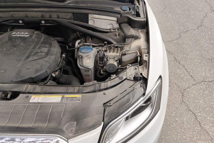 Used Audi Q5 2017 40 TFSI Technology Edition Engine Bay Left