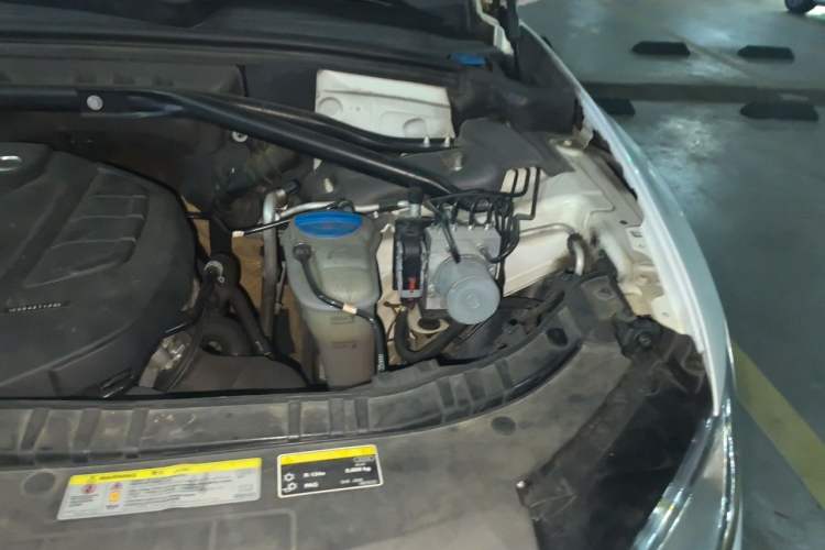 Used Audi Q5 2017 Plus 40 TFSI Technology Model Engine Bay Left