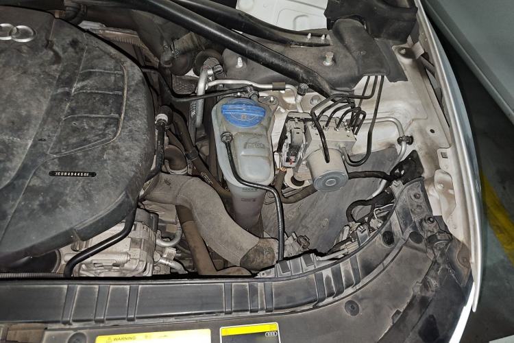 Used Audi Q5 2017 Plus 40 TFSI Ambition Model Engine Bay Left