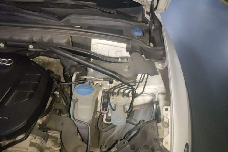 Used Audi Q5 2017 Plus 40 TFSI Technology Model Engine Bay Left