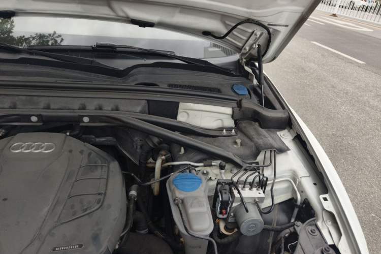 Used Audi Q5 2017 40 TFSI Comfort Model Engine Bay Left