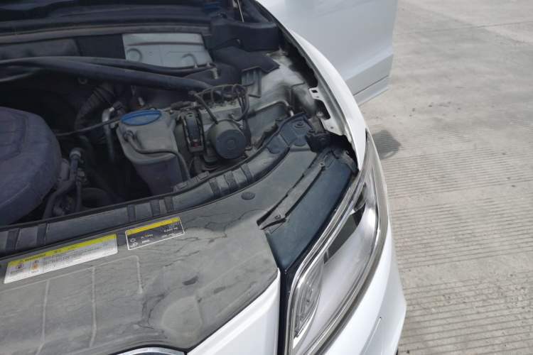 Used Audi Q5 2017 Plus 40 TFSI Ambition Model Engine Bay Left
