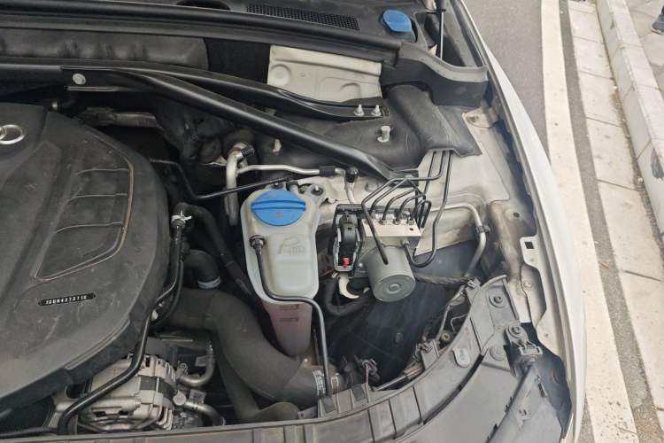 Used Audi Q5 2017 Plus 40 TFSI Technology Model Engine Bay Left